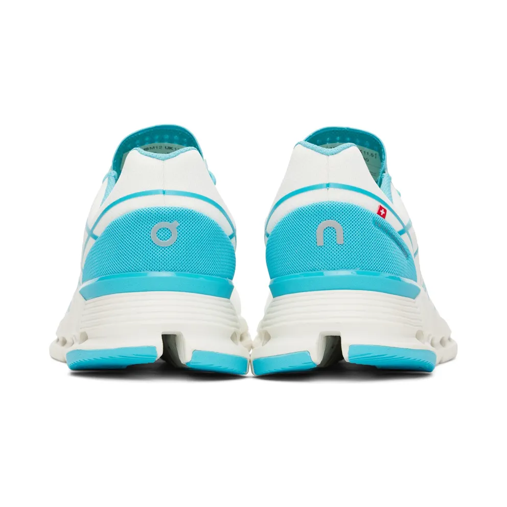 On White & Blue Cloudnova Z5 (26.98382)
