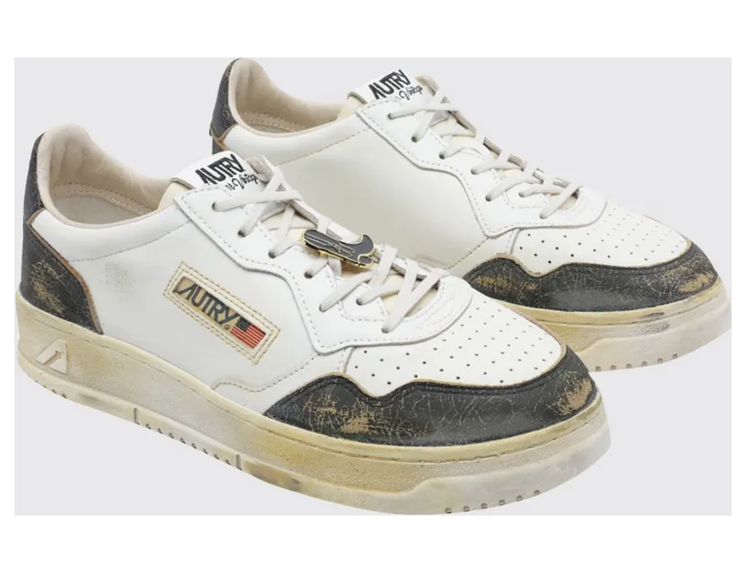 Autry Medalist Low Super Vintage Calfskin Sneakers with Worn Effect Black (AVLMKG01)