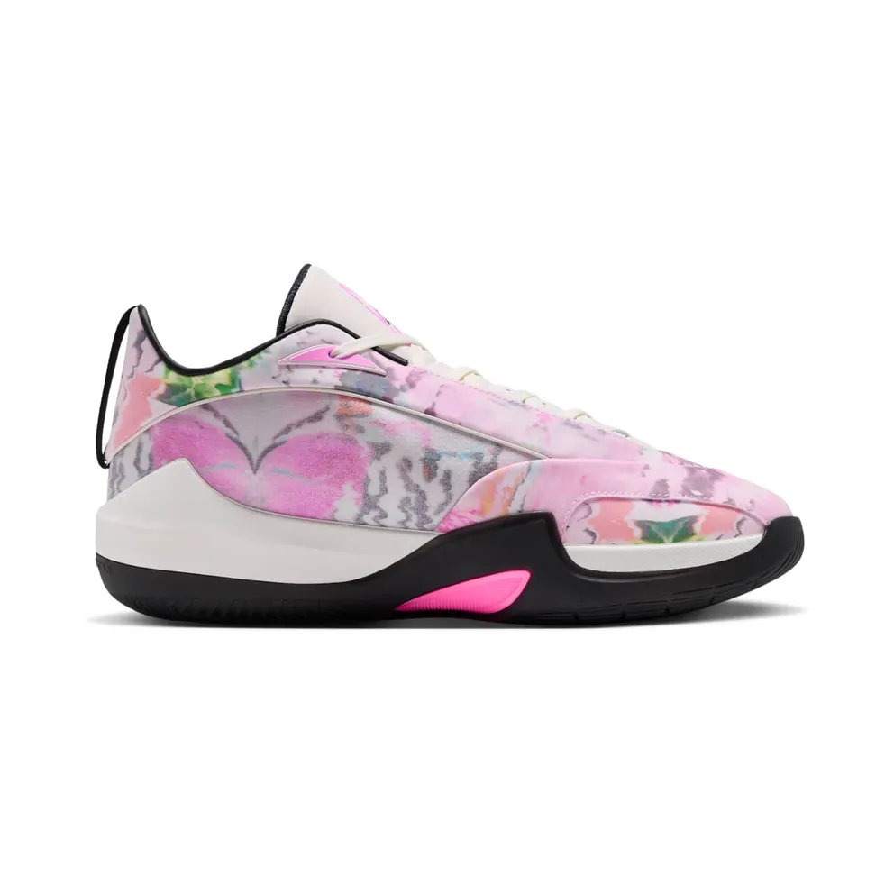 Jordan Triangle – NY vs. NY – “Sail / Black / Pink Beam” (IO3373-100)