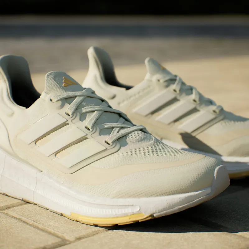 adidas Ultra Boost Light Ivory Core White Crystal Sand (ID3318)