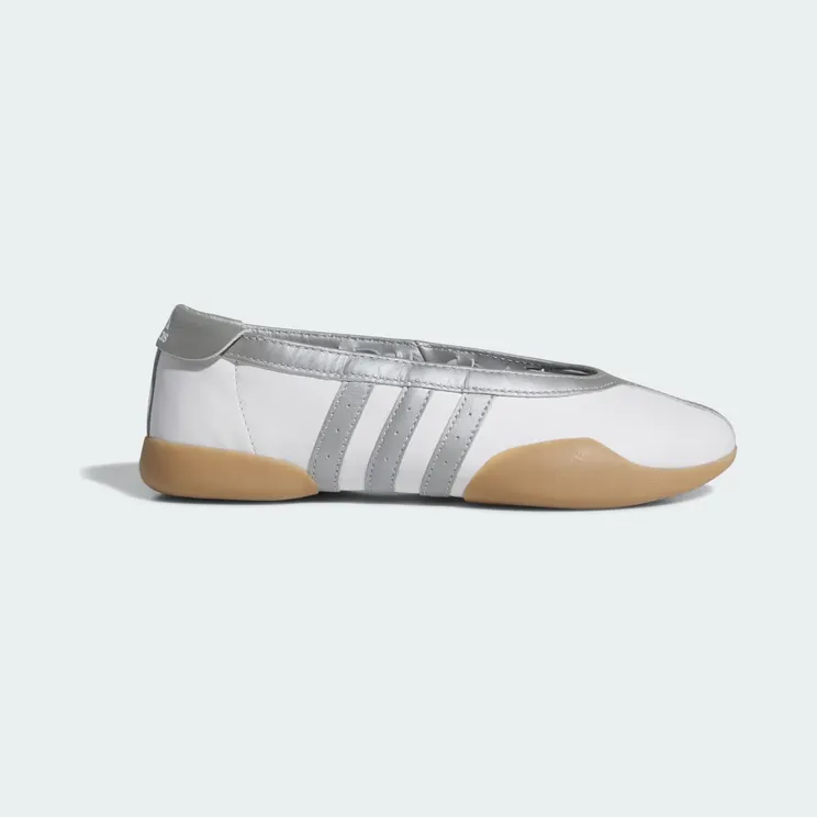 adidas Taekwondo Mei “Cloud White / Silver Metallic / Gum” (JQ6438)