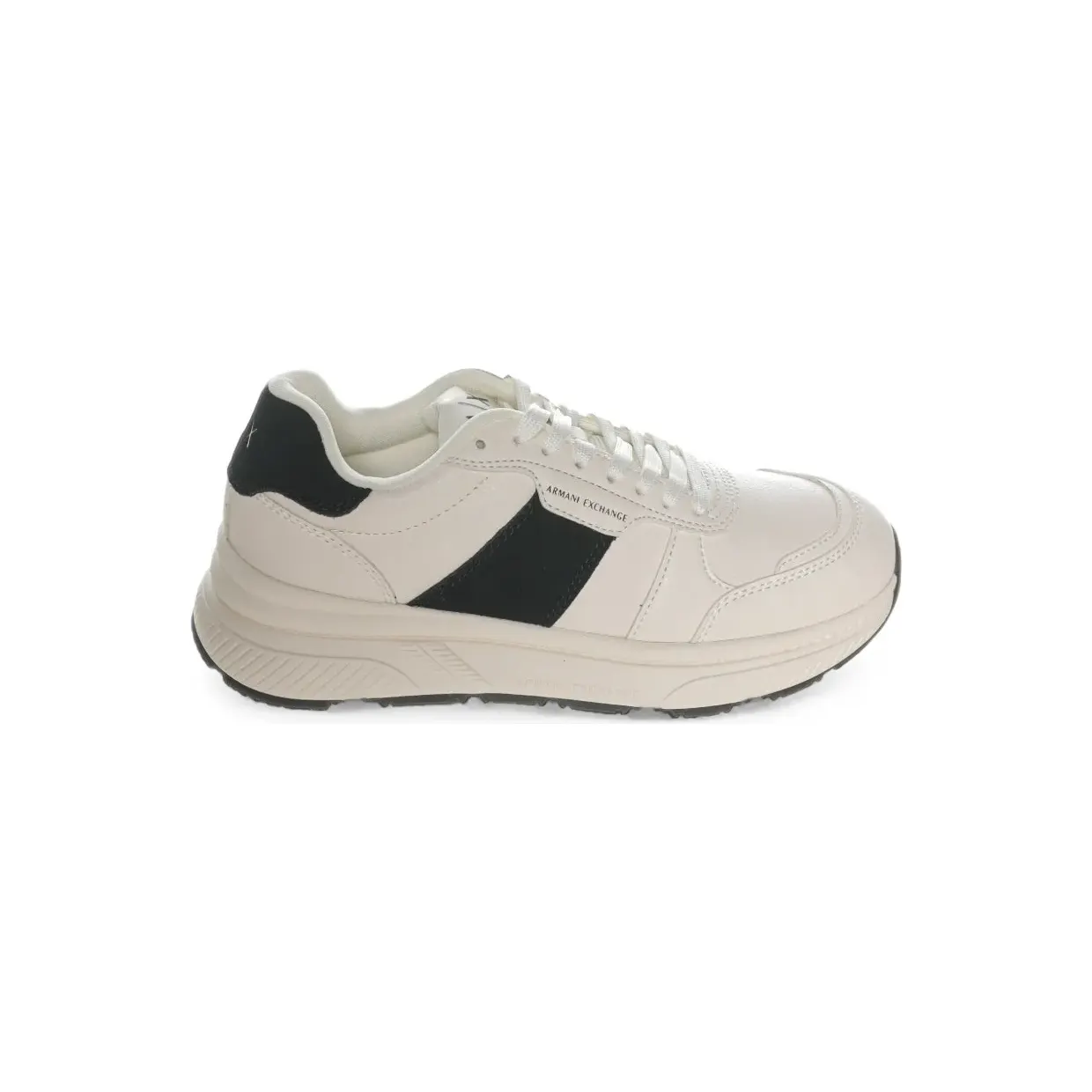 Armani Exchange logo-print panelled sneakers – Beige (XM002634AF2)