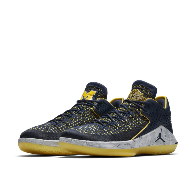 Jordan XXXII Low Michigan College Navy/Metallic Silver-White-Amarillo (AA1256-405)
