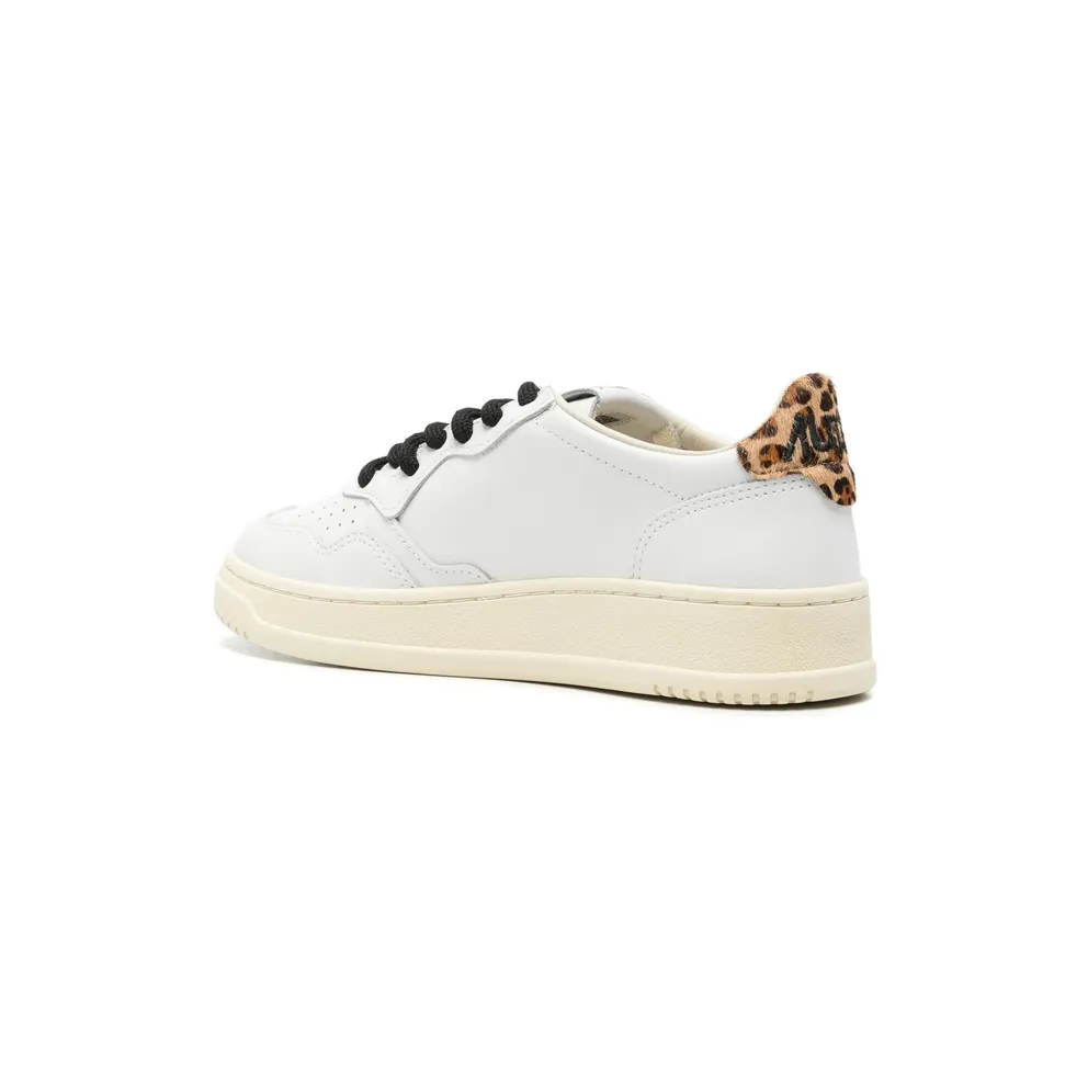 Autry Medalist LOW “White” (AULW OC02)
