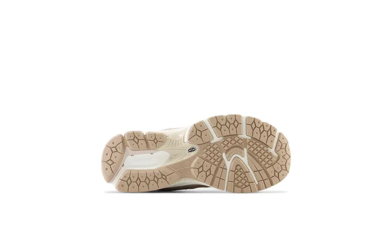 New Balance 2002R Timberwolf Mushroom (GC2002SI)