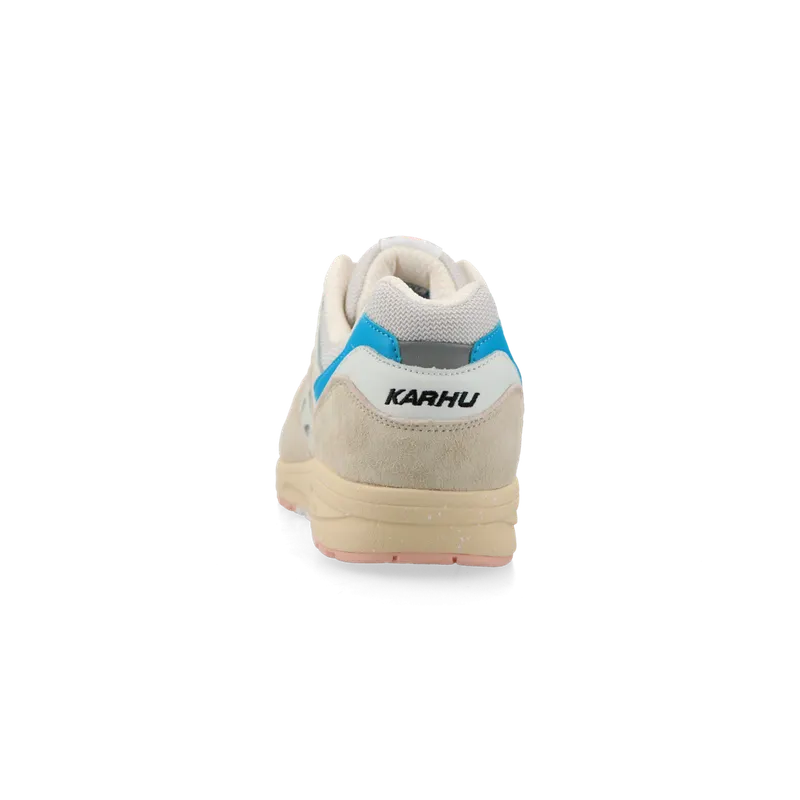Karhu Legacy 96 (whitecap gray / silver lining) – F806068