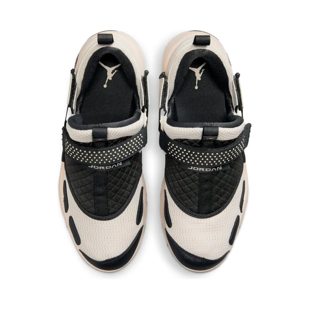 Jordan Trunner LX “Light Orewood Brown” (HQ2164-102)