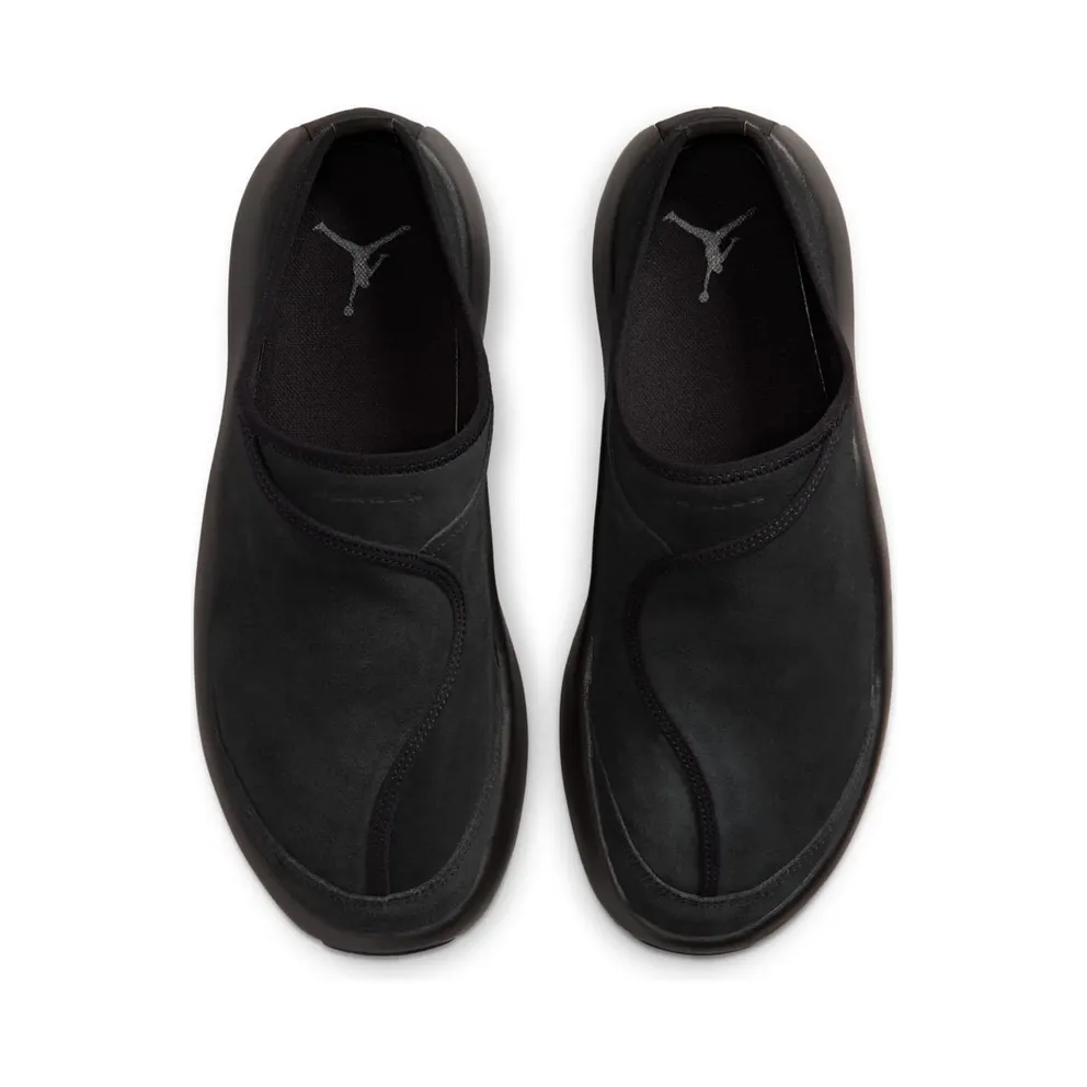 Jordan Future Mule – “Black / Dark Smoke Grey” (HV5073-005)
