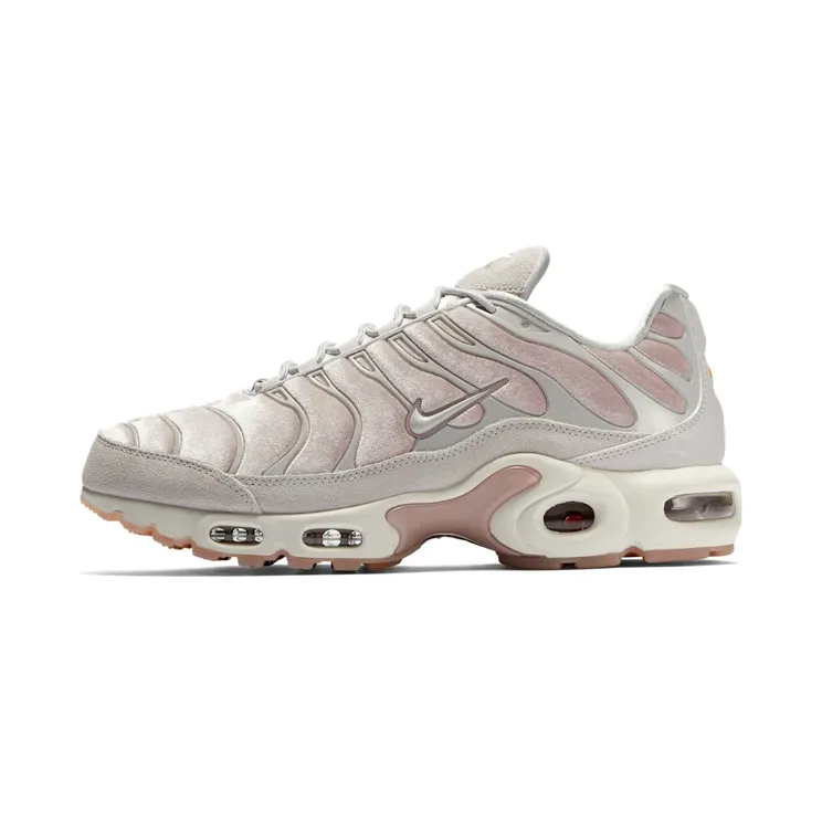 Nike Air Max Plus Velvet Particle Rose (W) “Particle Rose / Summit White / Gunsmoke / Vast Grey” (AH6788-600)