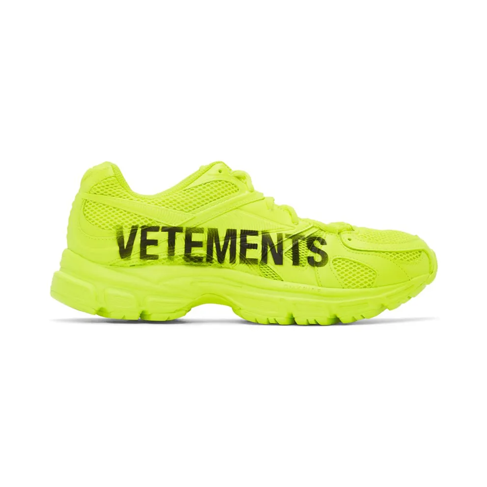 VETEMENTS Yellow Reebok Edition Artisanal Logo Spike Runner 200 Sneakers (UE51SN200Y)