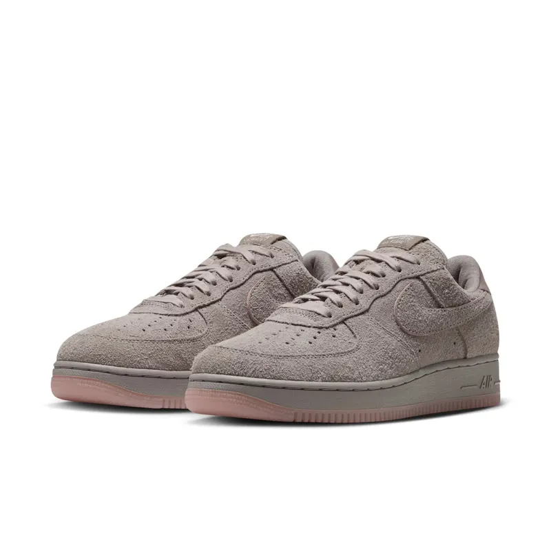 De Air Force 1 ’01 ‘Metrocard’ is pure New York in shaggy suede (5)