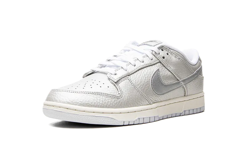 Nike Dunk Low “Metallic Silver” (DX3197-095)
