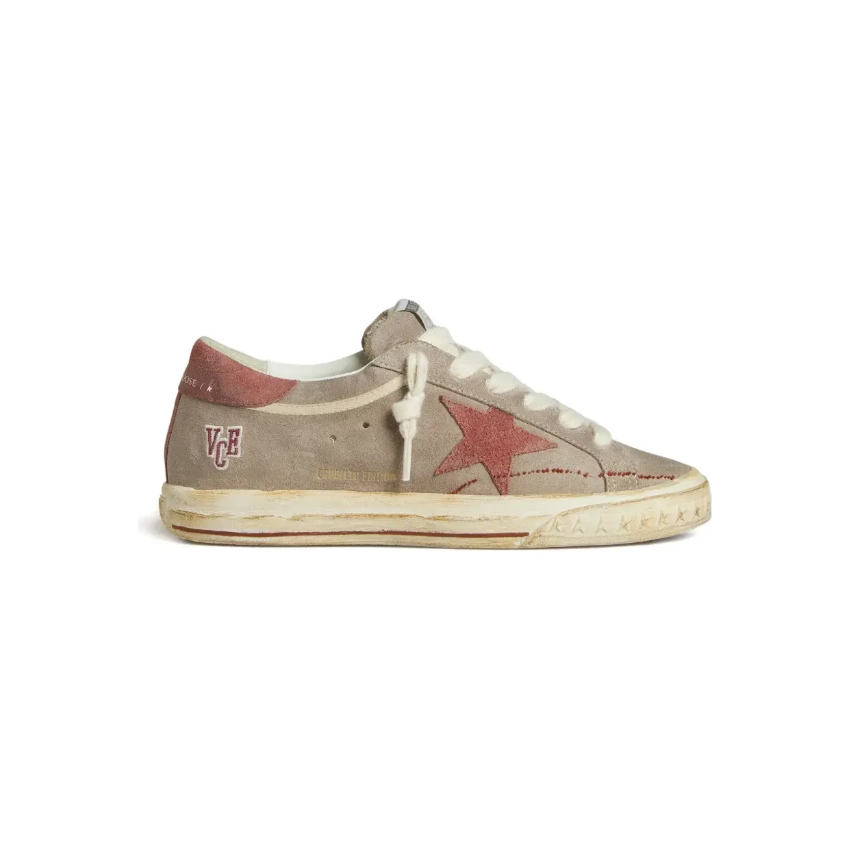 Golden Goose Super-Star Ltd aus grauem Wildleder mit rotem gewachstem Wildlederstern und Fersenlasche Nude (GWF00758F007995)