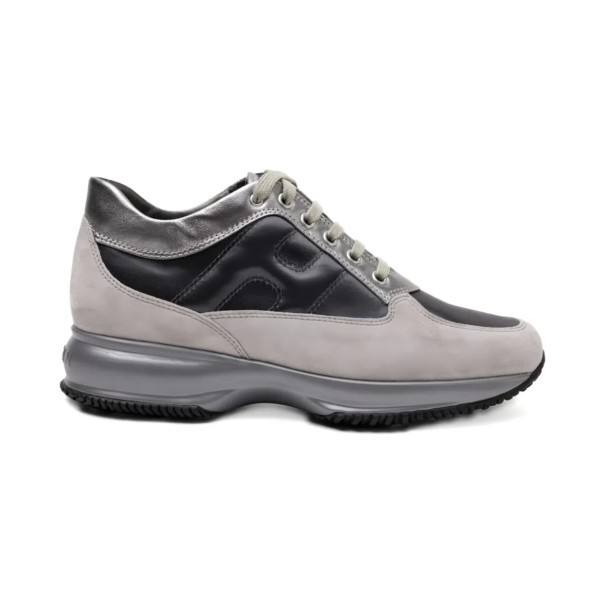 Hogan Interactive Allacciato suède met metallic vlak “Grey” (HXW00N0001XTES)