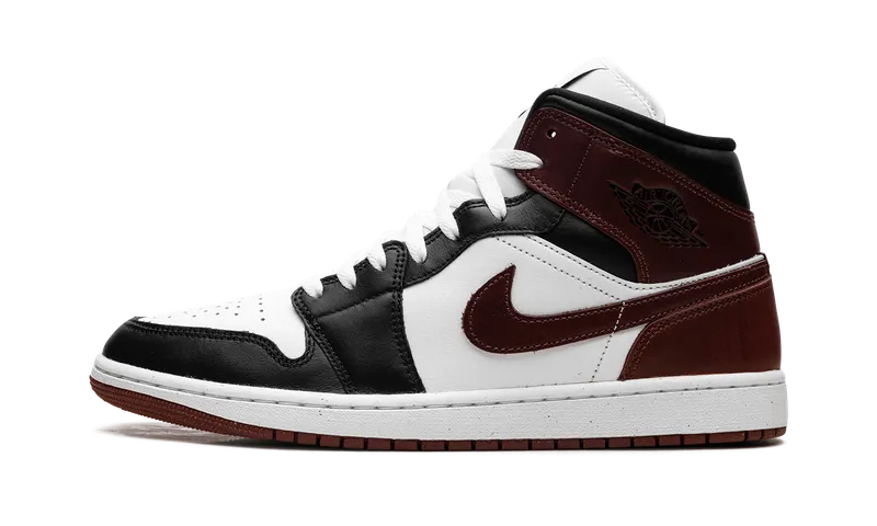 Jordan 1 Mid SE “Dark Pony” (HF3216-102)
