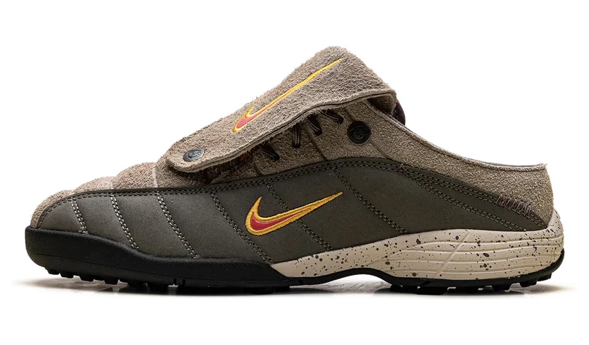 Nike Total 90 Mule × Kids of Immigrants “Khaki” (IH4422-200) — voetbal werd een mule