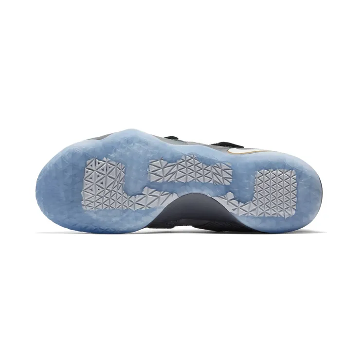 nike-lebron 897644-010
