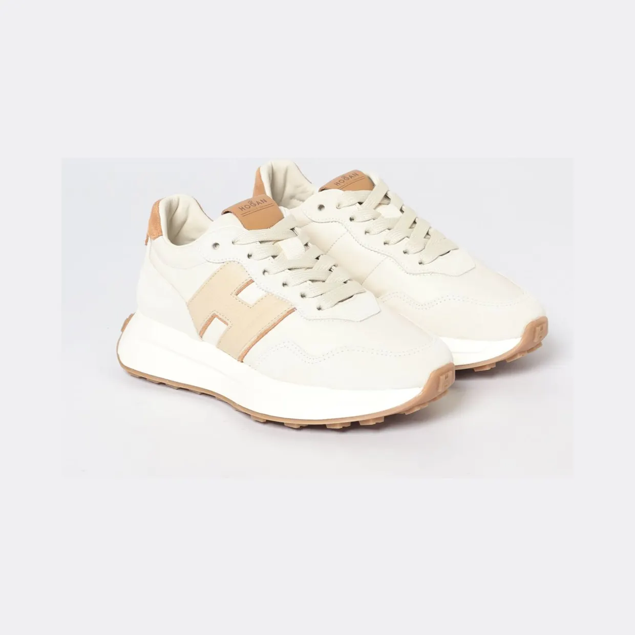 Hogan H641 Sneakers in Smooth and Suede Leather Beige (HXW6410EH41UXO0RVV)