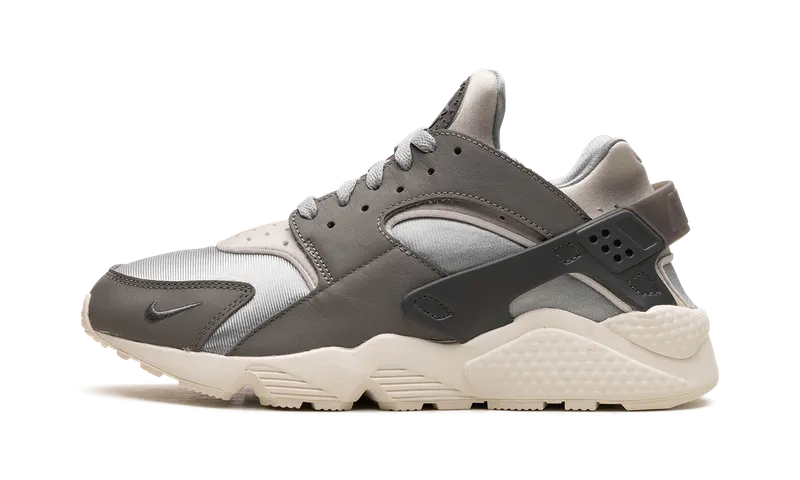 Nike AIR HUARACHE “LIGHT SMOKE GREY” (FB8988-001)