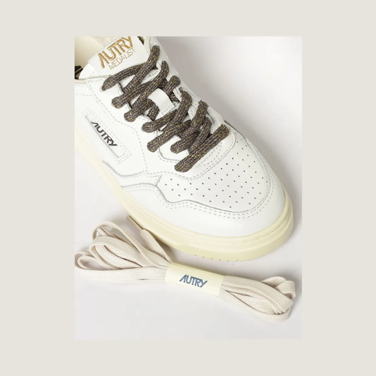 Autry Medalist Low Bicolor Leather Sneakers with Perforated Toe Brown (AULWSW05) (3)
