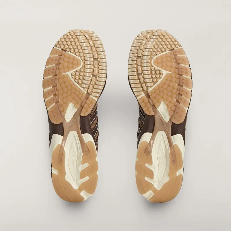 Wales Bonner Adizero Adios “Auburn/Cream”: naam of ontwerp? (2)