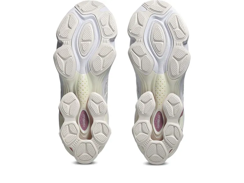 ASICS GEL-KINETIC FLUENT “White / Blush” (1203A892-100)