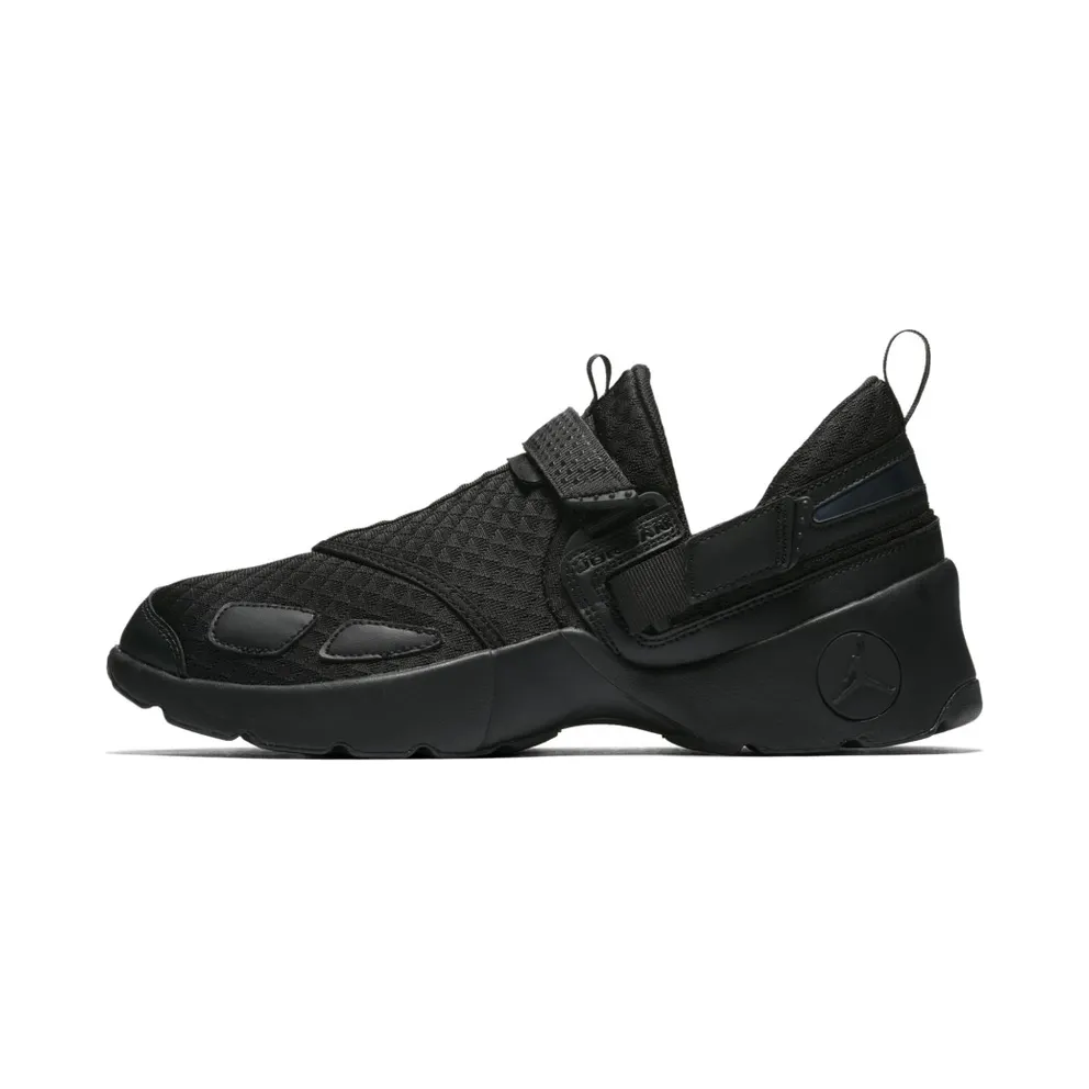 Jordan Trunner LX Triple Black Black/Black-Black (897992-020)