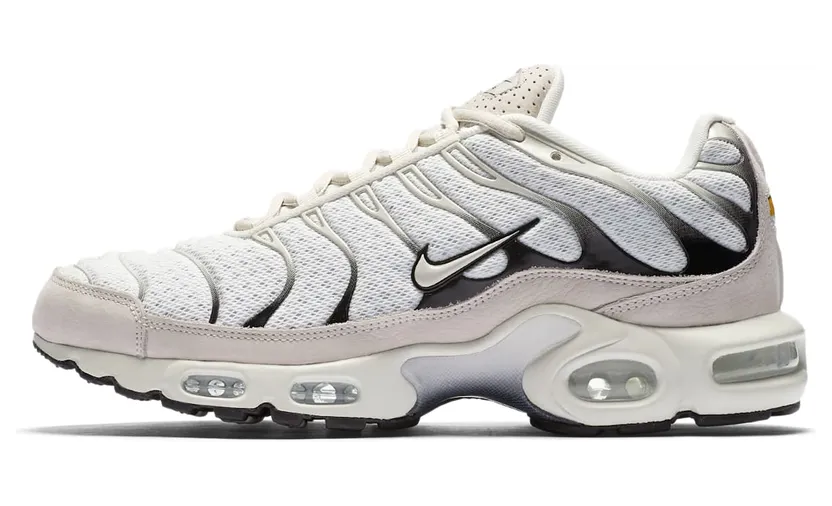 Nike Air Max Plus Sail Black