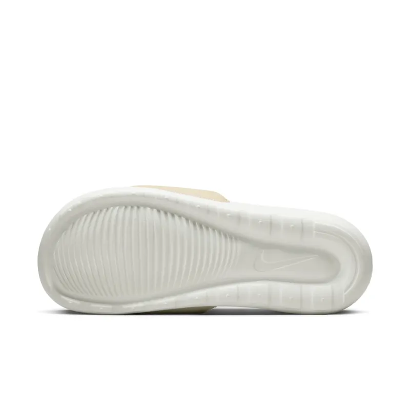 Nike Victori One “Sanddrift Coconut Milk” (CN9677-108)