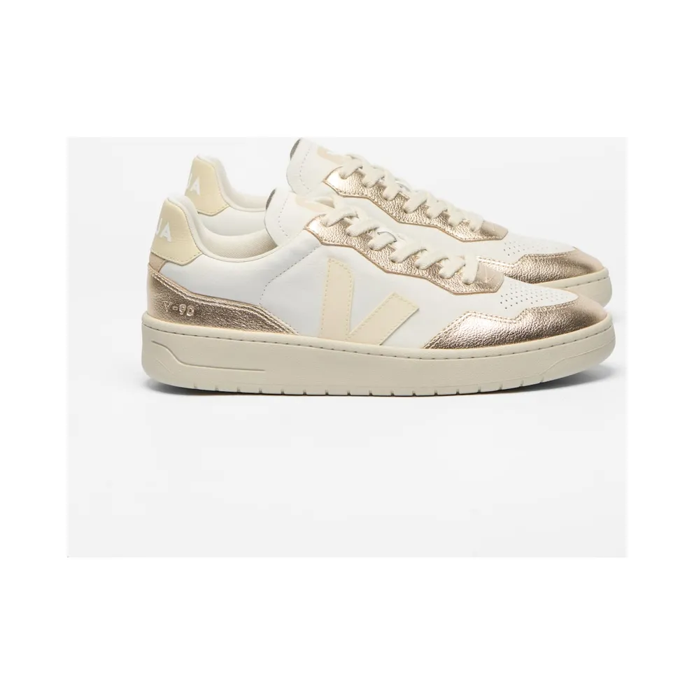 Veja – V-90 Leather Sneakers – – Schuhe – Weiß (VD2021362A)