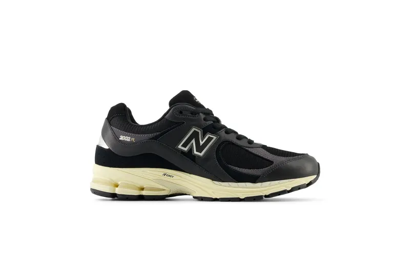 New Balance M2002R “Vintage Black White” (M2002RIB)
