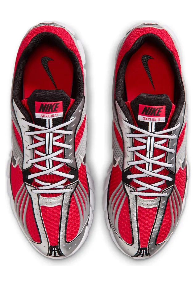 Nike Zoom Skylon 11 “University Red” (IU1869-600): Y2K-runner die je zo aantrekt (4)