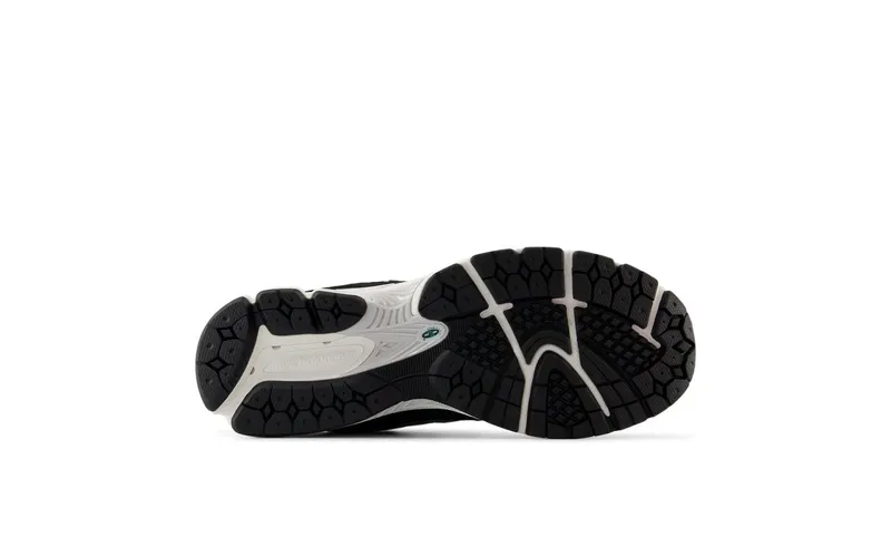 New Balance 2002R “Black” (M2002RRA)