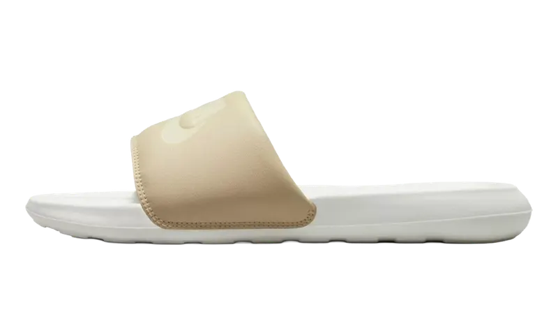 Nike Victori One “Sanddrift Coconut Milk” (CN9677-108)