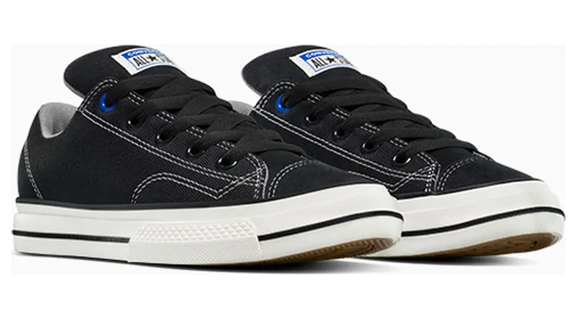 converse-sneaker A13876C