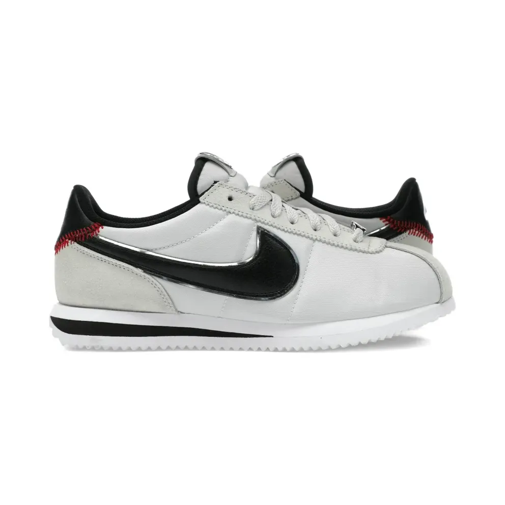 Nike Cortez mit Metallic-Akzenten – White (HV6724)