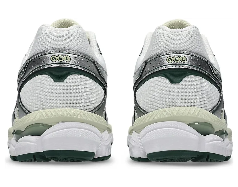 Asics Gel-Cumulus 16 “White Forest Night”: wit met een randje (5)