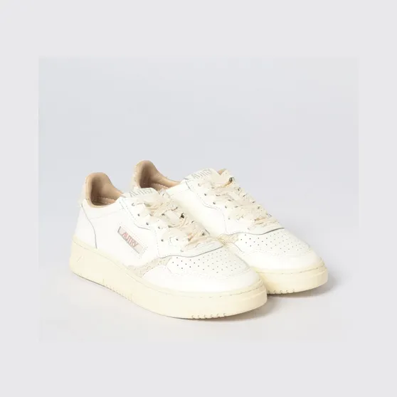 Autry Medalist Low Leather Sneakers with Lace Details Black (AULWMJ01)
