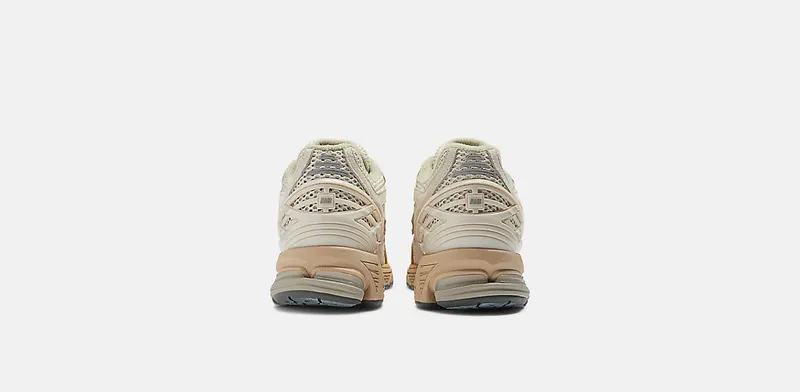 New Balance 1906R AURALEE Bone White (M1906RAU)