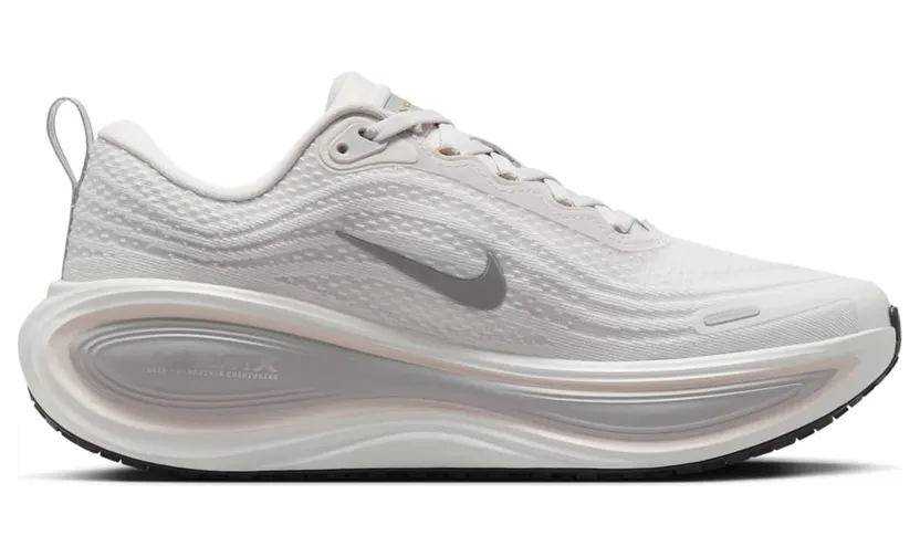 nike-vomero-plus IM5020-001