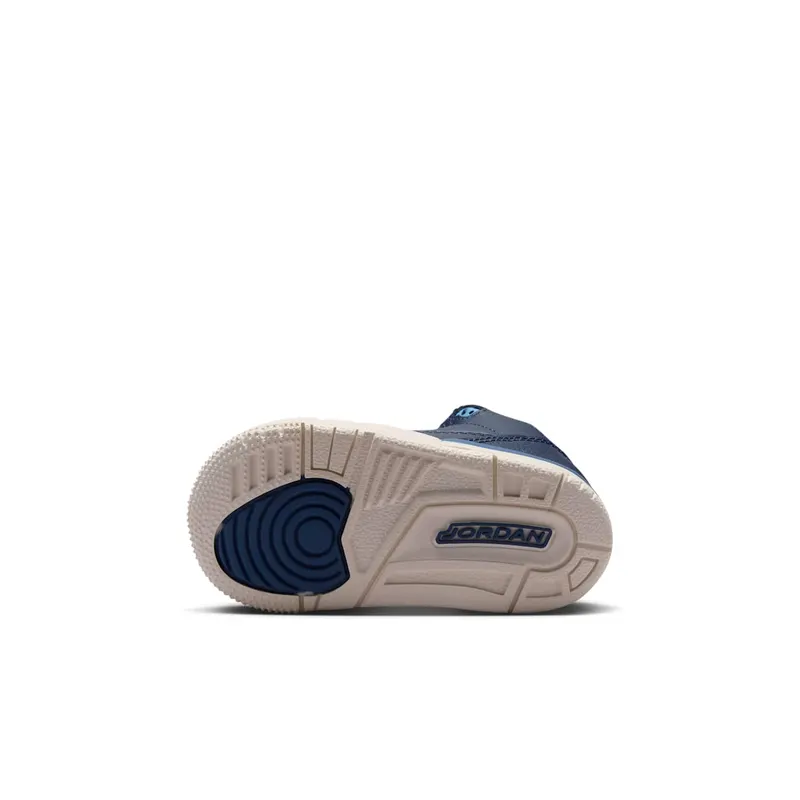 Air Jordan Three Obsidian / Track Red / Blue Beyond (HQ0782-400)