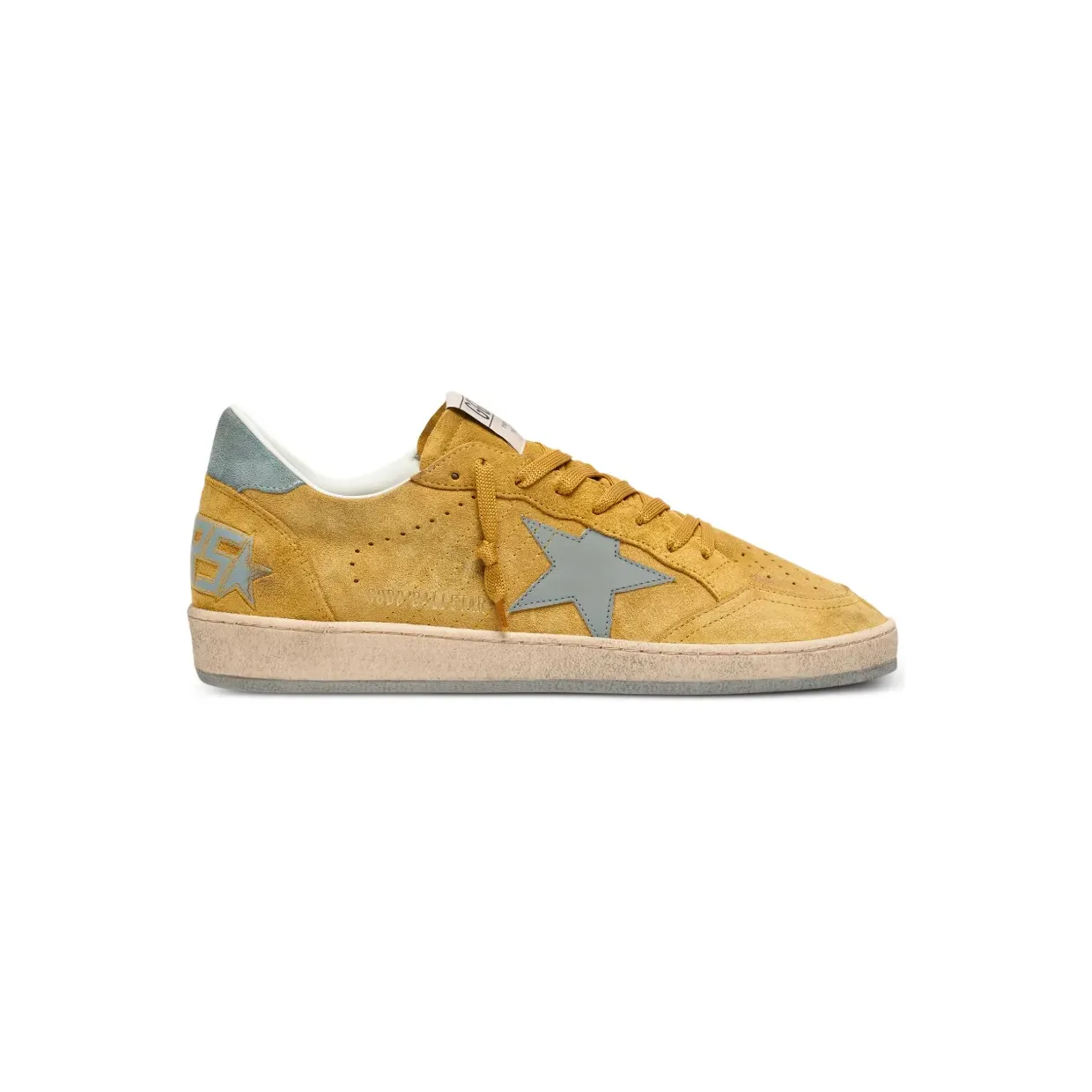 Golden Goose Ball Star aus ockerfarbenem Wildleder mit Lederstern und hellblauer Ferse “Yellow” (GMF00117F008300)