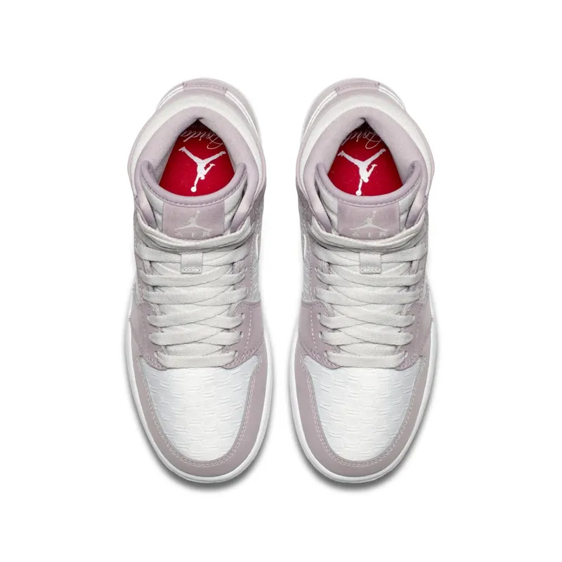 Jordan 1 Retro Heiress Plum Fog (GS) (832596-025)