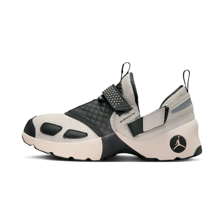 Jordan Trunner LX “Light Orewood Brown / Anthracite” (HQ2164-102)