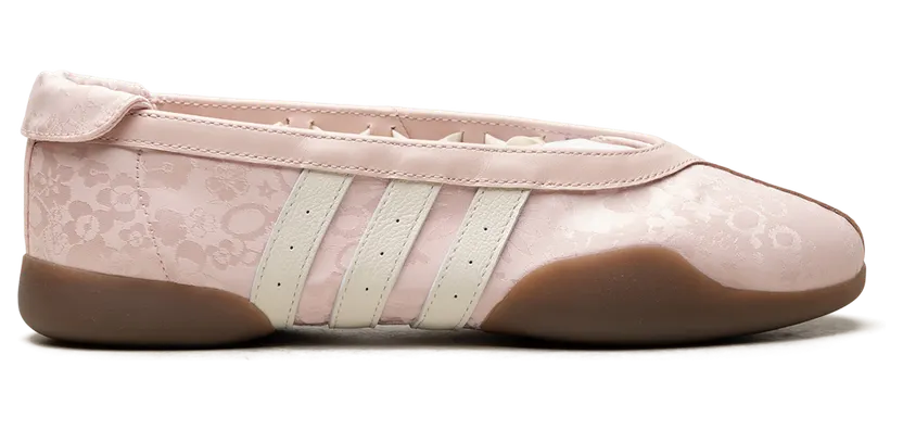 adidas Taekwondo Mei “Sandy Pink”: bloemenprint op een plat silhouet (5)