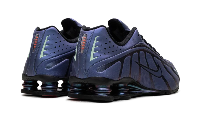 Nike Shox R4 “Iridescent” (HQ3446-001)