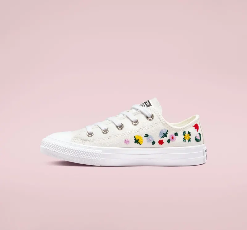 Converse Chuck Taylor All Star Floral Embroidery (A02211C)