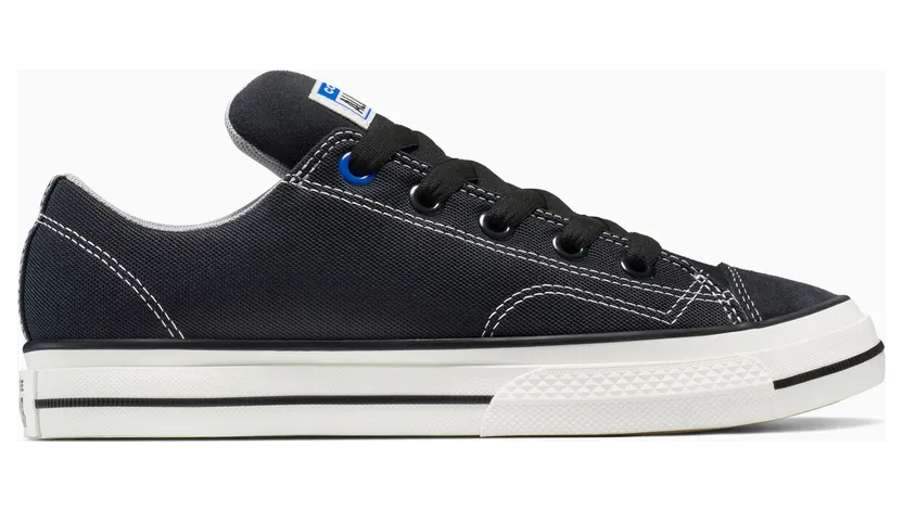 converse-sneaker A13876C