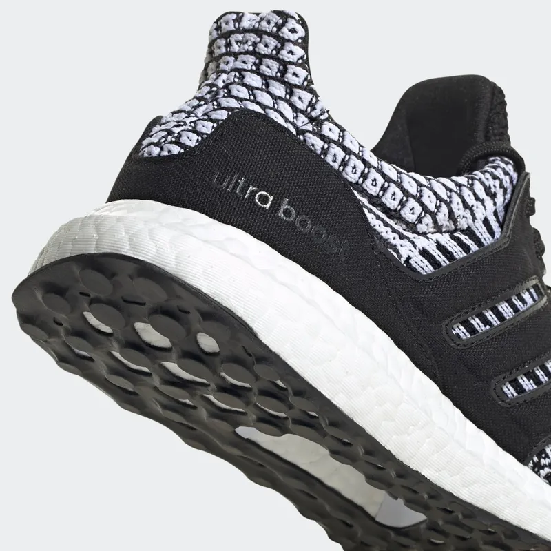 adidas Ultraboost 5.0 DNA Core Black / Core Black / Cloud White (FZ1850)