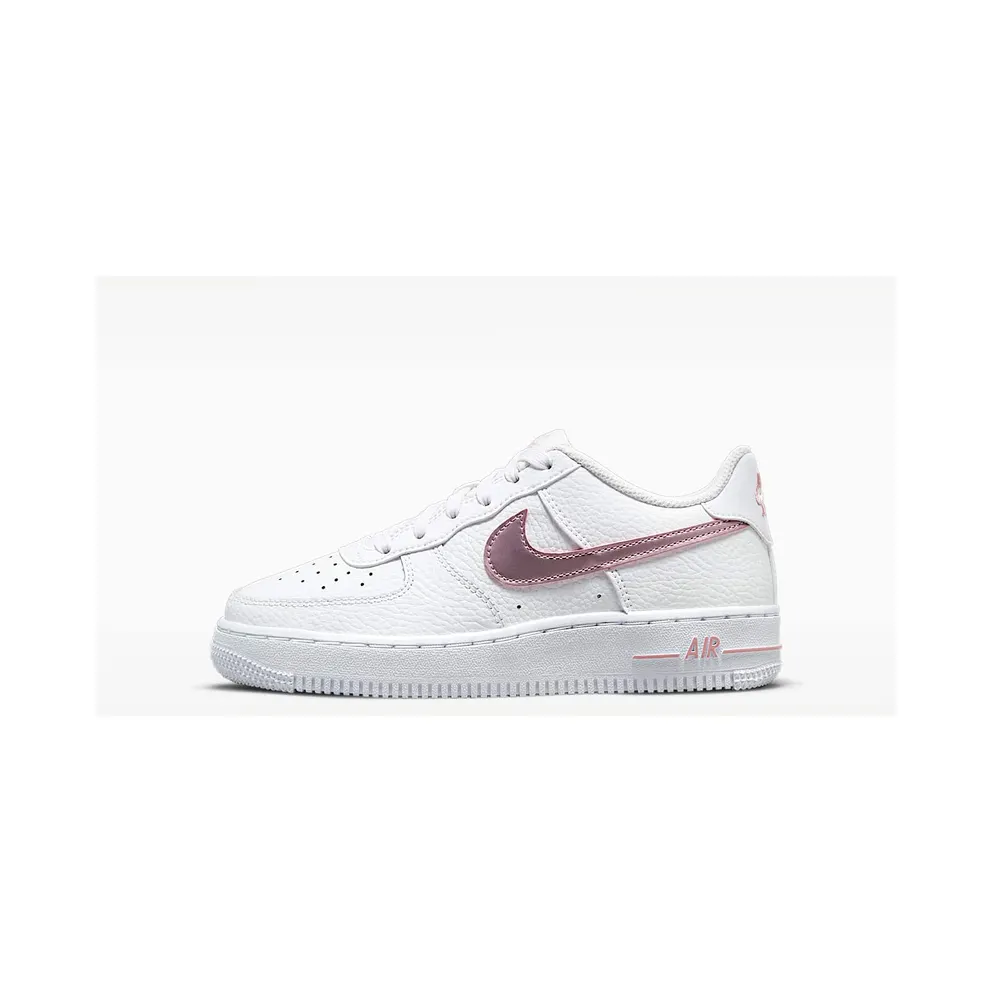 Nike Air Force 1 Older Kids’ White (CT3839-104)